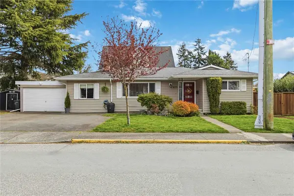 655 Rothwell St, Victoria BC V9A 4E2 - 3 bed, 2 bath in Victoria