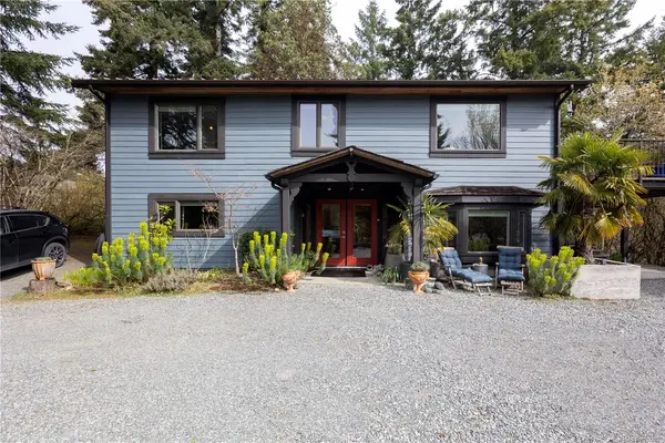 142 Park Dr, Salt Spring BC V8K 2R7 - 5 bed, 3 bath in Salt Spring