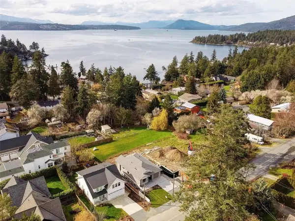 10956 Chalet Rd, North Saanich BC V8L 5N8