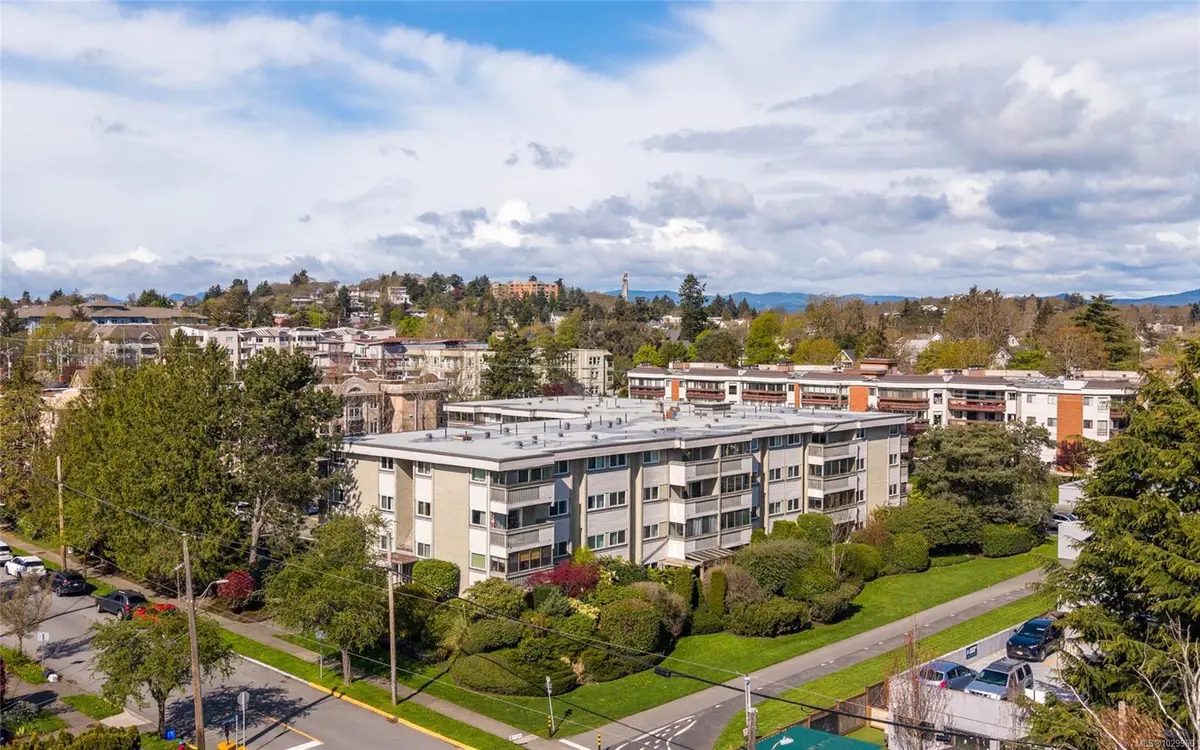 1525 Hillside Ave #401, Victoria BC V8T 2C1