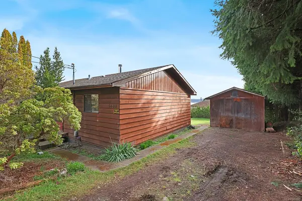 5608 4th St, Union Bay BC V0R 3B0 - 2 bed, 1.0 bath in Union Bay