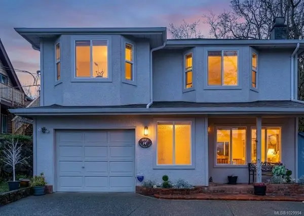 1041 Belmont Ave, Victoria BC V8S 3T4 - 4 bed, 3 bath in Victoria