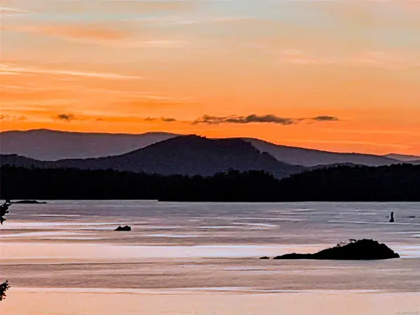 10930 Fernie Wynd Rd, North Saanich BC V8L 5H8