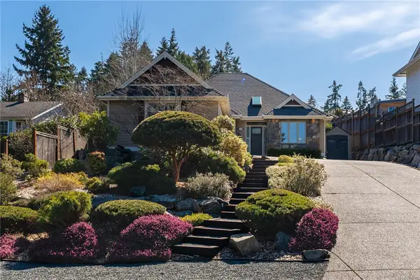 174 Sunningdale Rd E, Qualicum Beach BC V9K 1L1