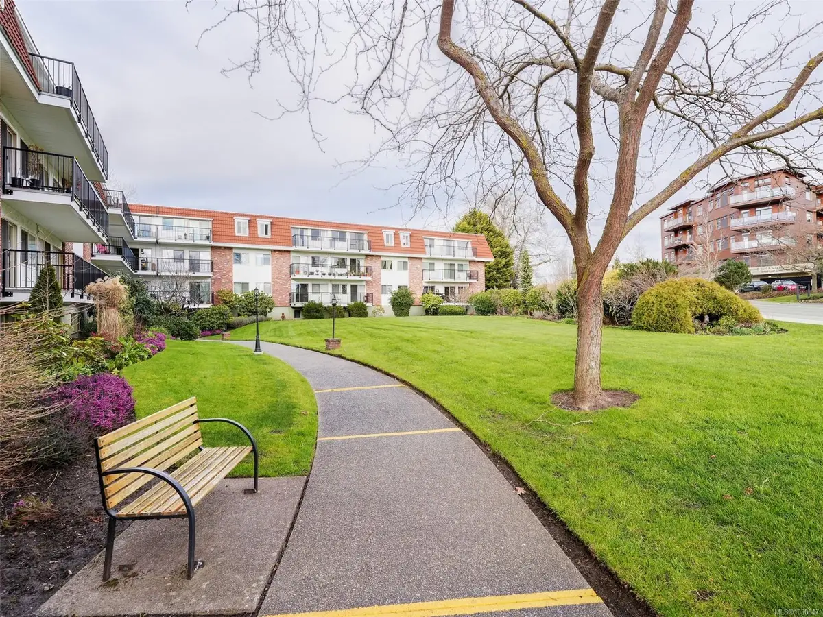 1680 Poplar Ave # 120, Saanich BC V8P 4K7