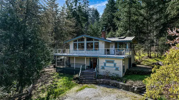 2083 North End Rd, Salt Spring BC V8K 1E1 - 3 bed, 3 bath in Salt Spring
