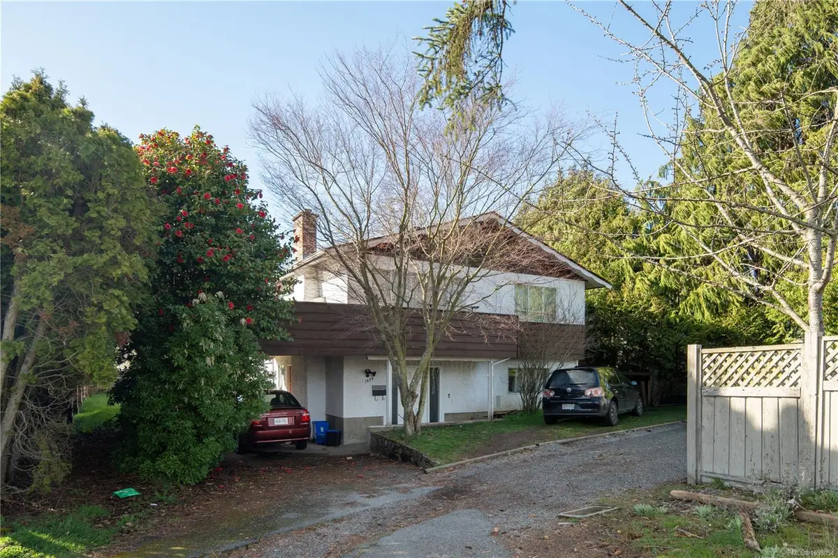 1619 Longacre Dr, Saanich BC V8W 3W3