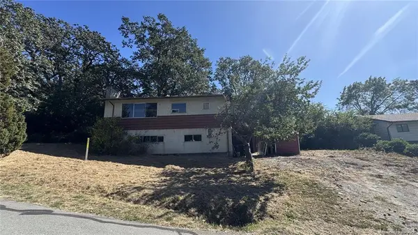 1279 Burnside Rd W, View Royal BC V8Z 1P3 - 4 bed, 1 bath in View Royal