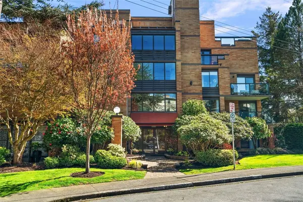 1280 Newport Ave # 201, Oak Bay BC V8S 5E7 - 2 bed, 2 bath in Oak Bay