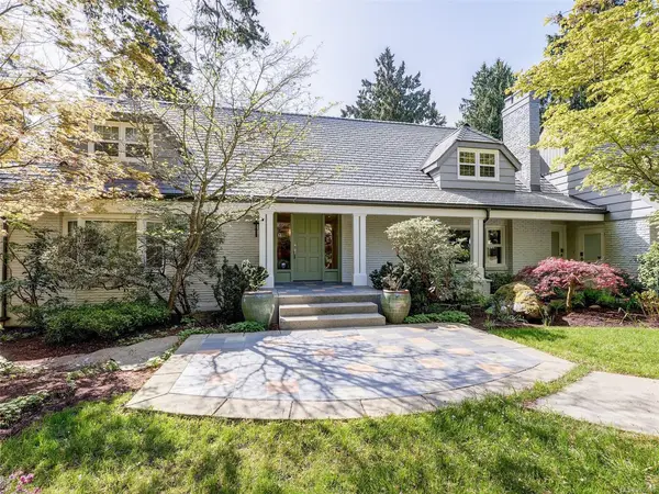 3977 Lexington Ave, Saanich BC V8N 3Z5 - 5 bed, 4.0 bath in Saanich