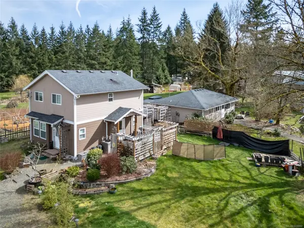 7874 & 7876 Fairview Rd, Black Creek BC V9J 1G5 - 5 bed, 3 bath in Black Creek