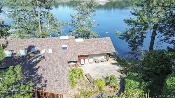 425 Scott Point Dr, Salt Spring BC V8K 2R2 - 2 bed, 3 bath in Salt Spring
