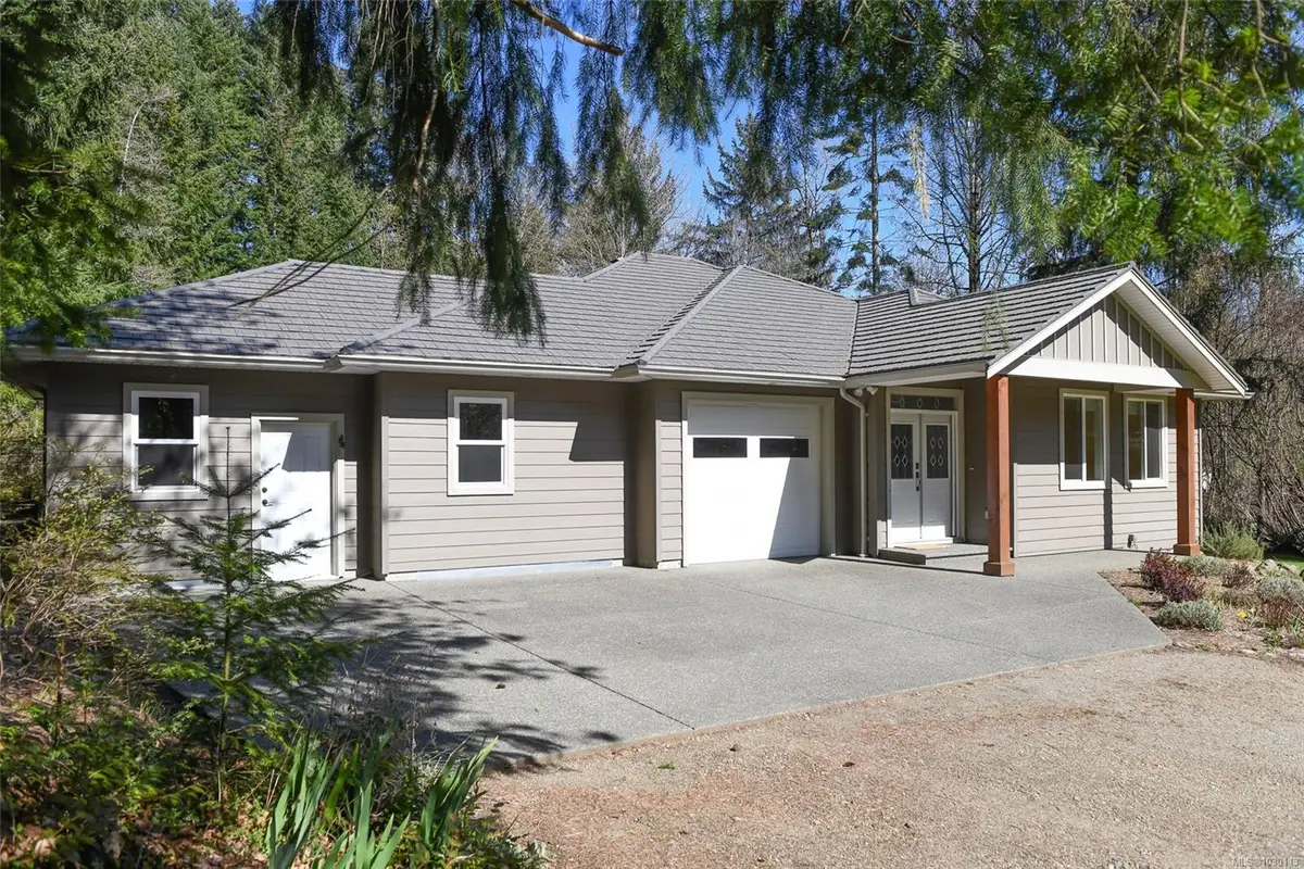 176 Webb Rd, Courtenay BC V9N 9L9