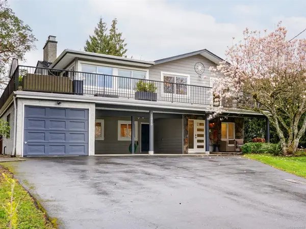 1016 Clarke Rd, Central Saanich BC V8M 1C7 - 5 bed, 3 bath in Central Saanich