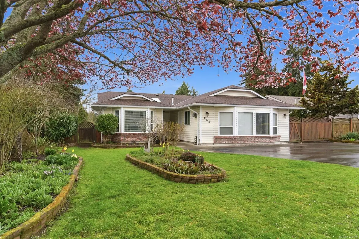 652 Ermineskin Ave, Parksville BC V9P 1G2