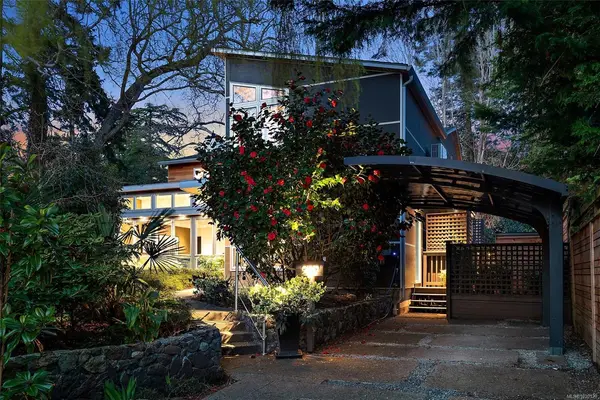 929 Redfern St, Victoria BC V8S 4E7