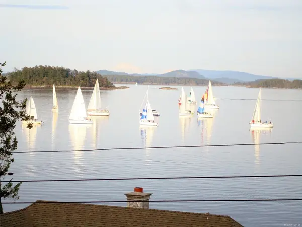 10502 Jocelyn Pl, Sidney BC V8L 2P5