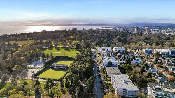 1050 Park Blvd # 207, Victoria BC V8V 2T4 - 2 bed, 2 bath in Victoria