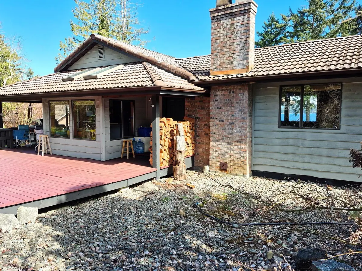 5904 Garvin Rd, Union Bay BC V0R 3B0