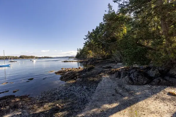 2220 Dolphin Rd, North Saanich BC V8L 5Y7