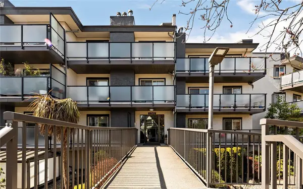 1241 Fairfield Rd # 402, Victoria BC V8V 3B3 - 2 bed, 1 bath in Victoria