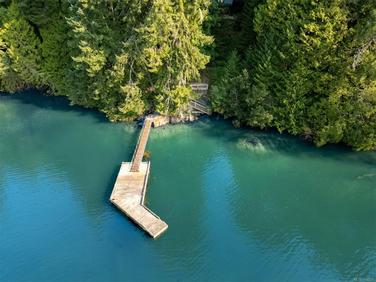 8807 Ainslie Point Rd, Pender Island BC V0N 2M3