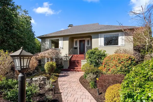 2438 Lincoln Rd, Oak Bay BC V8R 6A4