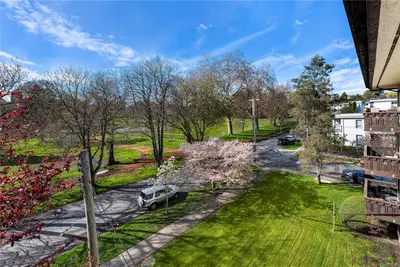 909 Pendergast St # 409, Victoria BC V8V 2W7