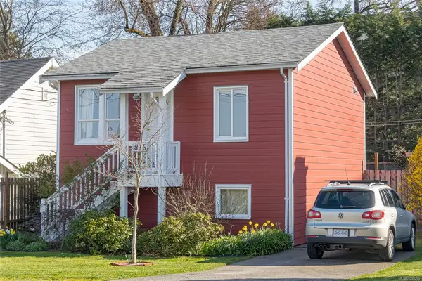815 Old Esquimalt Rd, Esquimalt BC V9A 4W9 - 2 bed, 1 bath in Esquimalt