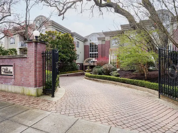 2277 Oak Bay Ave # 207, Oak Bay BC V8R 1G6 - 2 bed, 2 bath in Oak Bay