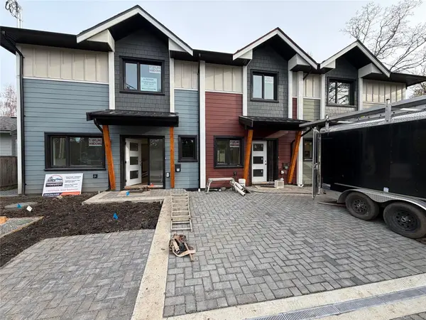 1048 Clarke Rd # 3, Central Saanich BC V8M 1C7 - 3 bed, 3 bath in Central Saanich