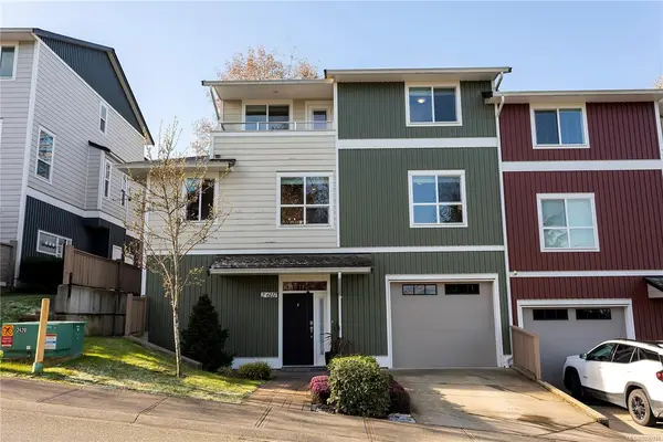 6117 Glacier Way # 2, Nanaimo BC V9T 0H8 - 3 bed, 3 bath in Nanaimo