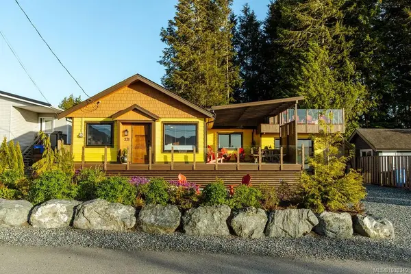 231 Main St, Tofino BC V0R 2Z0 - 3 bed, 2 bath in Tofino