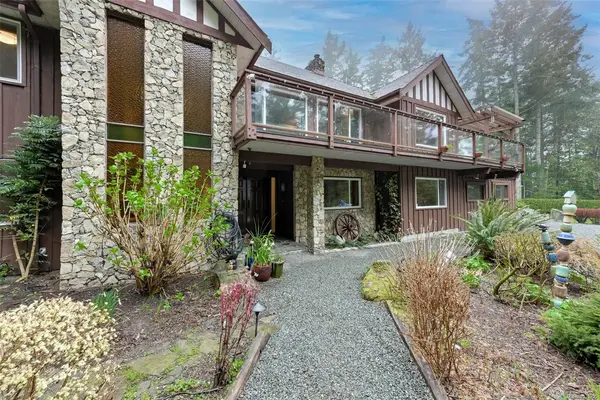 11391 West Saanich Rd, North Saanich BC V8L 5H1 - 4 bed, 4 bath in North Saanich