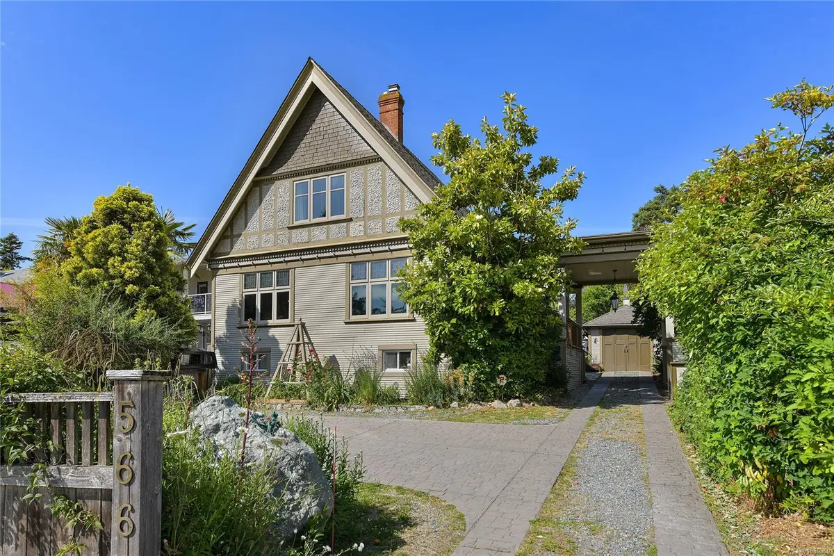 566 Gorge Rd W, Saanich BC V9A 1N4
