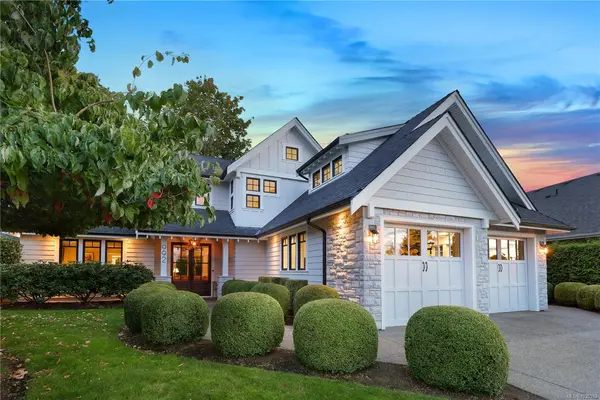 992 Bluffs Dr, Qualicum Beach BC V9K 0A2 - 3 bed, 3 bath in Qualicum Beach