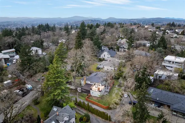 3511 Salsbury Way, Saanich BC V8P 3K7