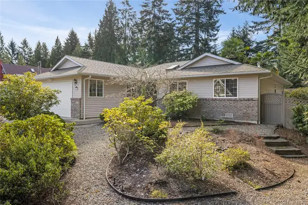 440 Quatna Rd, Qualicum Beach BC V9K 1B5 - 3 bed, 2 bath in Qualicum Beach