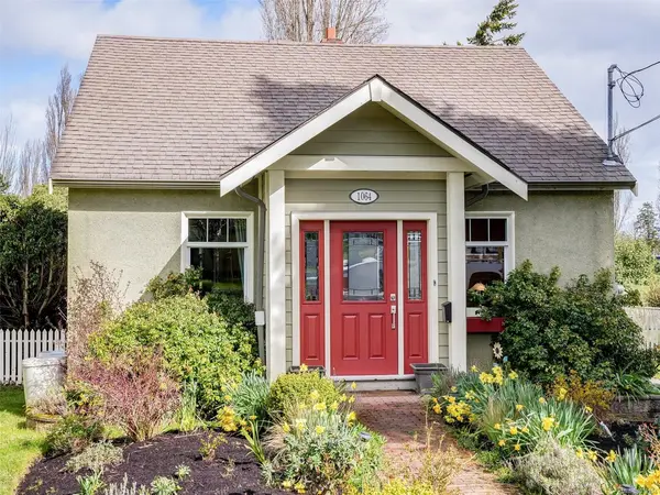 1064 Colville Rd, Esquimalt BC V9A 4P7