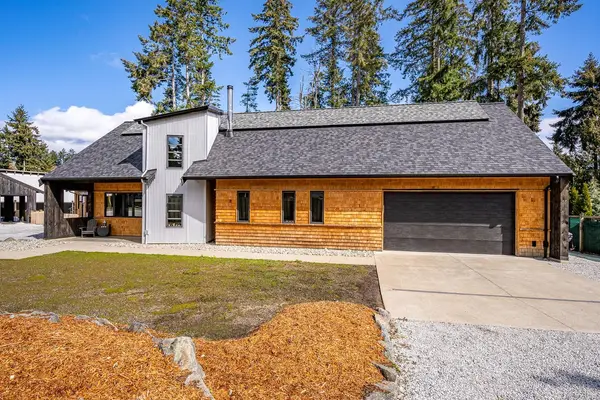 4615 Thompson Clarke Dr E, Bowser BC V0R 1G0 - 5 bed, 3.0 bath in Bowser