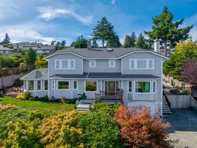 392 Carnegie St, Campbell River BC V9W 2J5