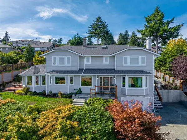 392 Carnegie St, Campbell River BC V9W 2J5 - 5 bed, 3 bath in Campbell River