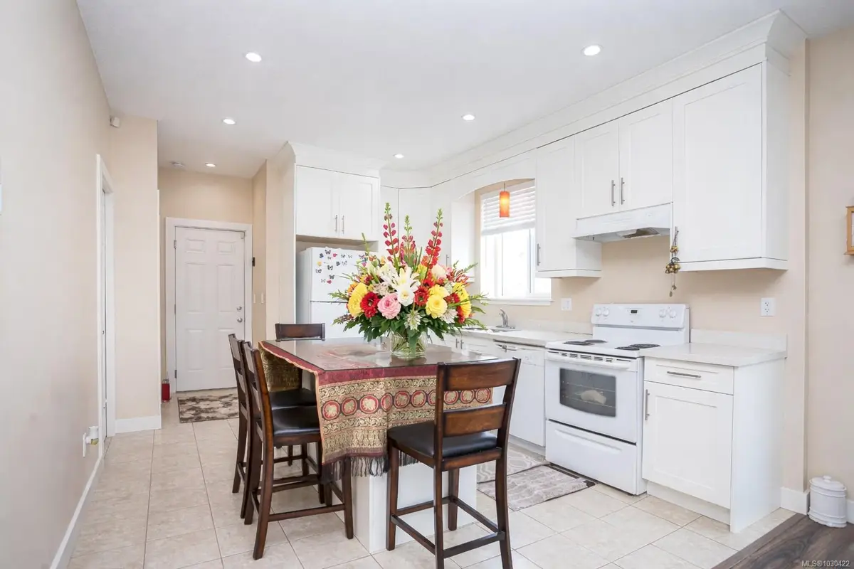 144 Victoria Rd, Nanaimo BC V9R 4P5