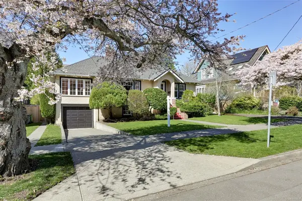 522 Su'it St, Victoria BC V8V 4C4