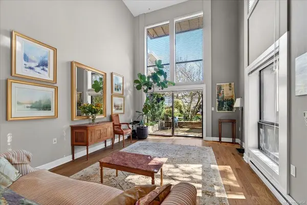 880 Short St # 111, Saanich BC V8X 2V5 - 2 bed, 2 bath in Saanich