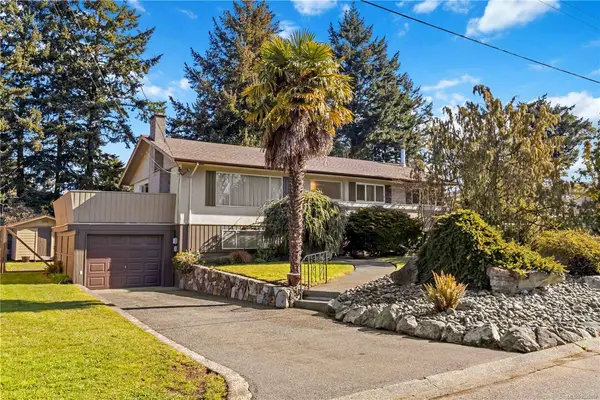 4418 Chartwell Dr, Saanich BC V8N 2R3