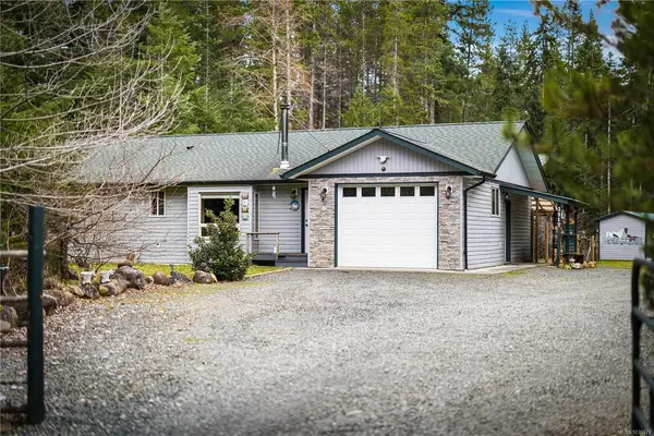3917 Islak Rd, Black Creek BC V9J 1Y9