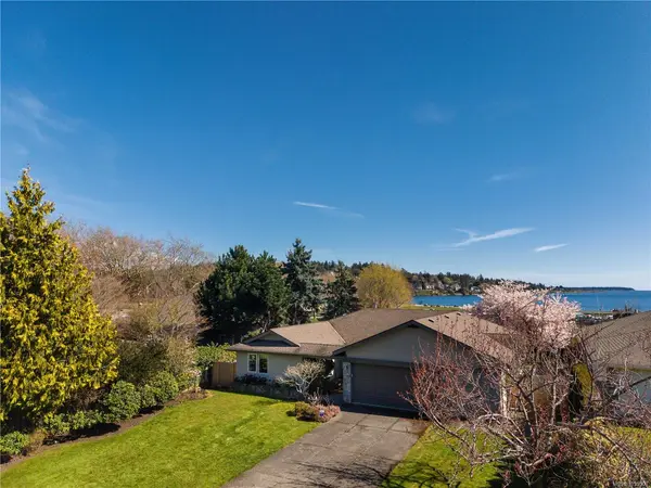 3819 Beachview Pl, Saanich BC V8P 5N8