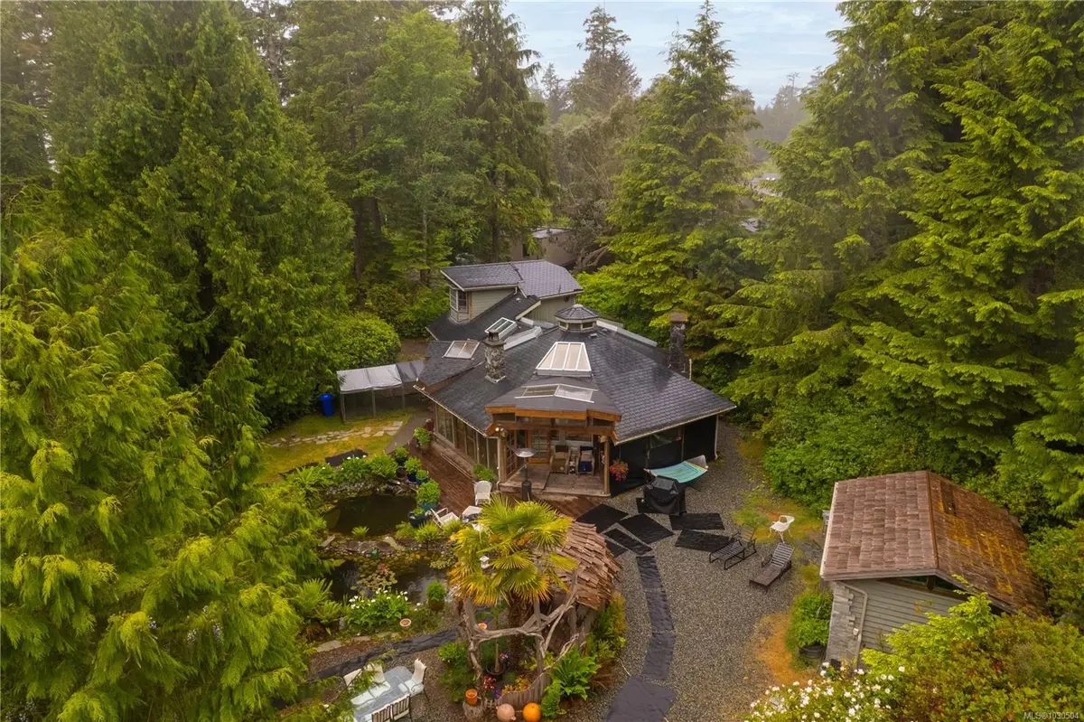 1364 Chesterman Beach Rd, Tofino BC V0R 2Z0