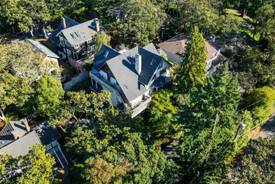 1043/1045 Belmont Ave, Victoria BC V8S 3T4